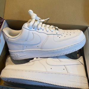 Nike Women’s Air Force 1 ‘07 shoes white